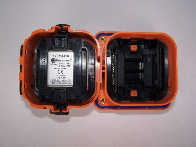 170M3418 in EV battery connector.jpg